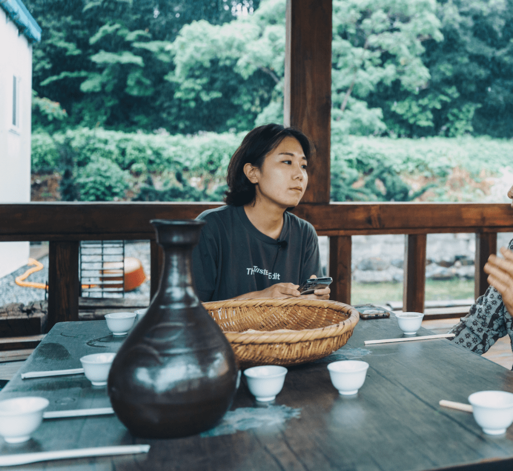 농촌 에디터 수업 중 전통주 명인을 취재하고 계신 술발자님